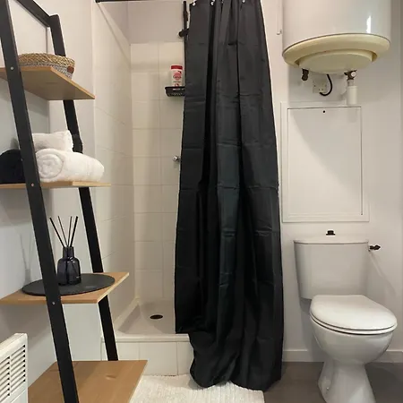 Proche Tram Et Bus Διαμέρισμα