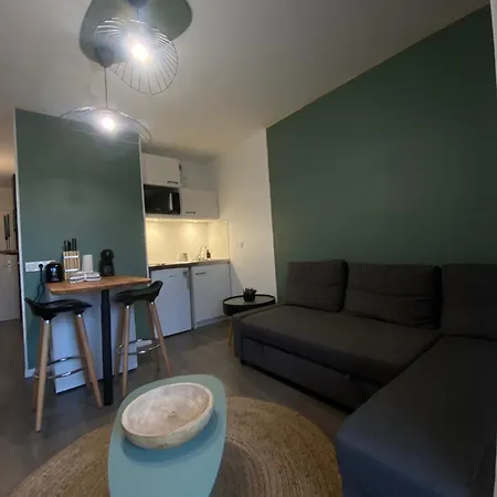 Proche Tram Et Bus Cenon