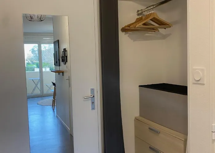 Proche Tram Et Bus * Cenon