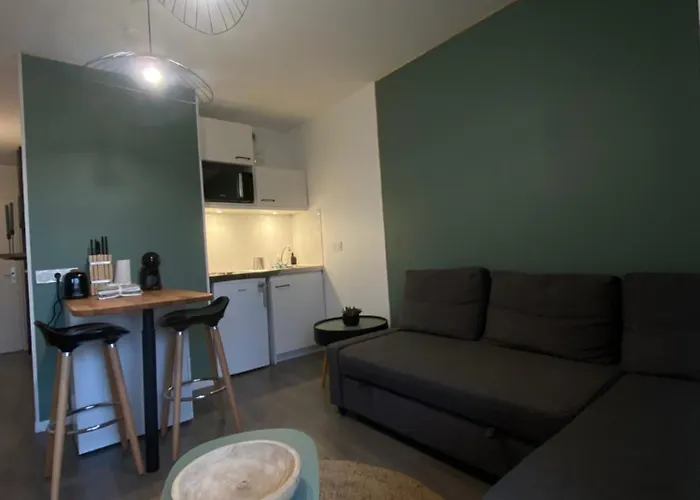 Proche Tram Et Bus Cenon